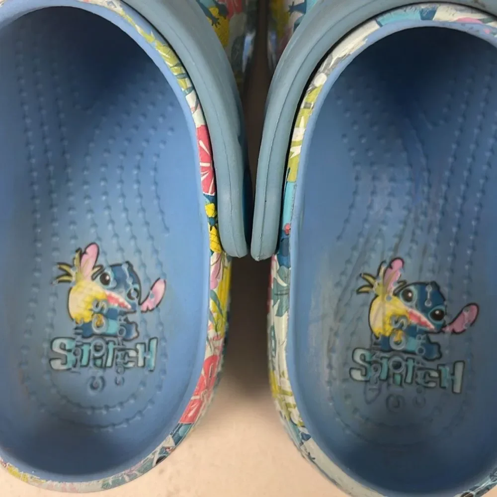 Crocs Toddlers' Disney Stitch Classic Clog Size 9 - Blue Hawaiian Print